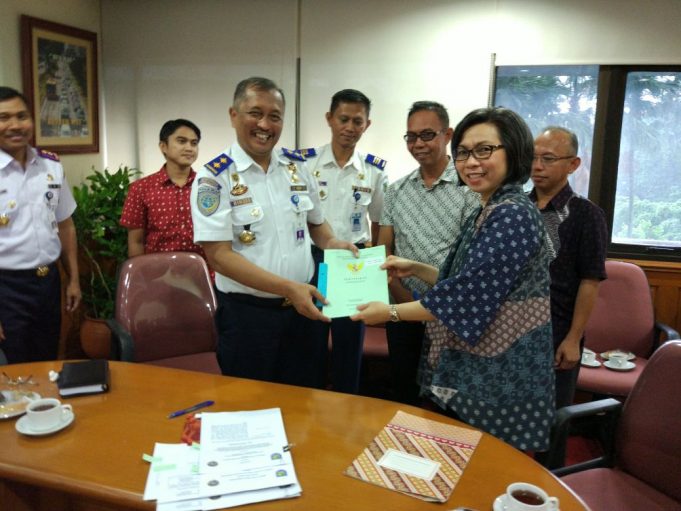 Yasti Serahkan Sertifikat Pembangunan Terminal Tipe A Kepada Dirjen Perhubungan Darat