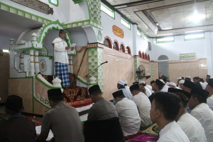 Sekda Tahlis Gallang Bertindak Sebagai Khatib di Shalat Idul Fitri 1439 Hijriah