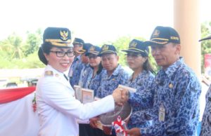 Bupati Serahkan Akreditasi Puskesmas dan Bantuan Operasional Ambulance dan Roda Dua