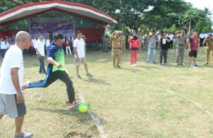 Buka Turnamen Futsal Antar SKPD, Sekda Bolmong Hattrick Saat Melawan SJB