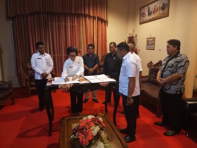 Pemkab Bolmong dan DPRD Tanda Tangani Kesepakatan KUA-PPAS Perubahan APBD T.A 2018