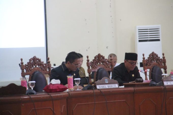 Wabup Hadiri Paripurna Pembicaraan Tingkat I APBD-P Bolmong Tahun 2018