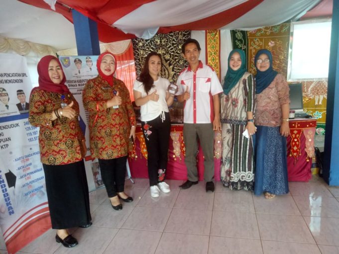 Ketua Tim PKK Bolmong Pantau Pameran di Kayuwatu Manado