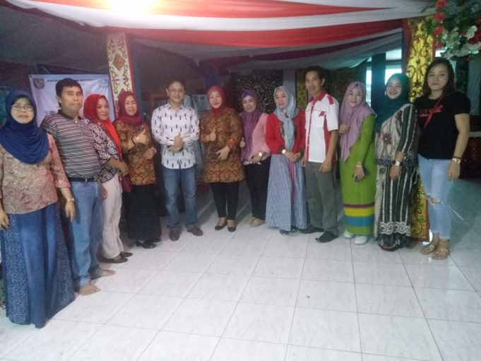 Wabup Pantau Stand Pameran Pemkab Bolmong