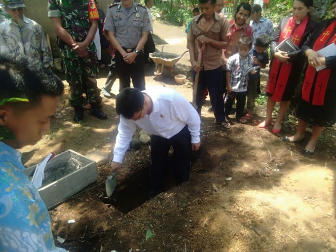 Wabup Letakkan Batu Pertama Pembangunan Paud dan Rumah Produksi Kemiri di Tudu Aog