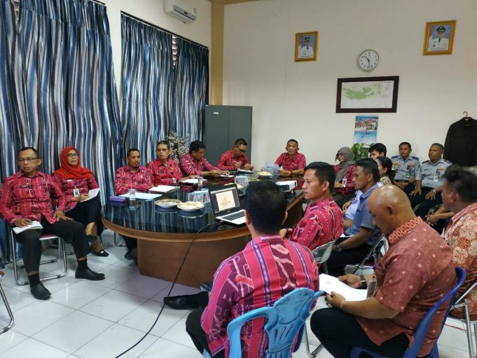 Asisten Adm. Ekbang dan Kesra Pimpin Rapat Lintas Sektoral Penambahan Lahan Bandar Udara Lolak