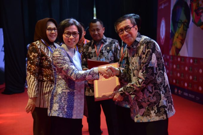 Bupati Bolmong Terima Penghargaan Dari Kemenkumham RI