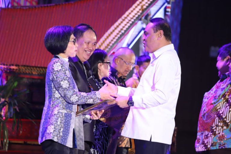 Pemkab Bolmong Raih Predikat CC SAKIP Awards 2018