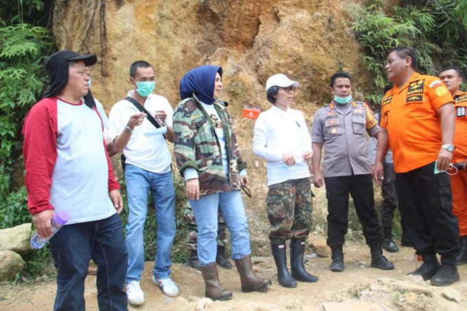 Bupati Bolmong, Deputi BNPP, Kapolres,Walikota Kotamobagu Pantau Evakuasi Korban Longsor Bakan
