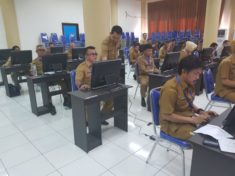 Peserta Seleksi JPT Pratama Bolmong Diuji Membuat Makalah