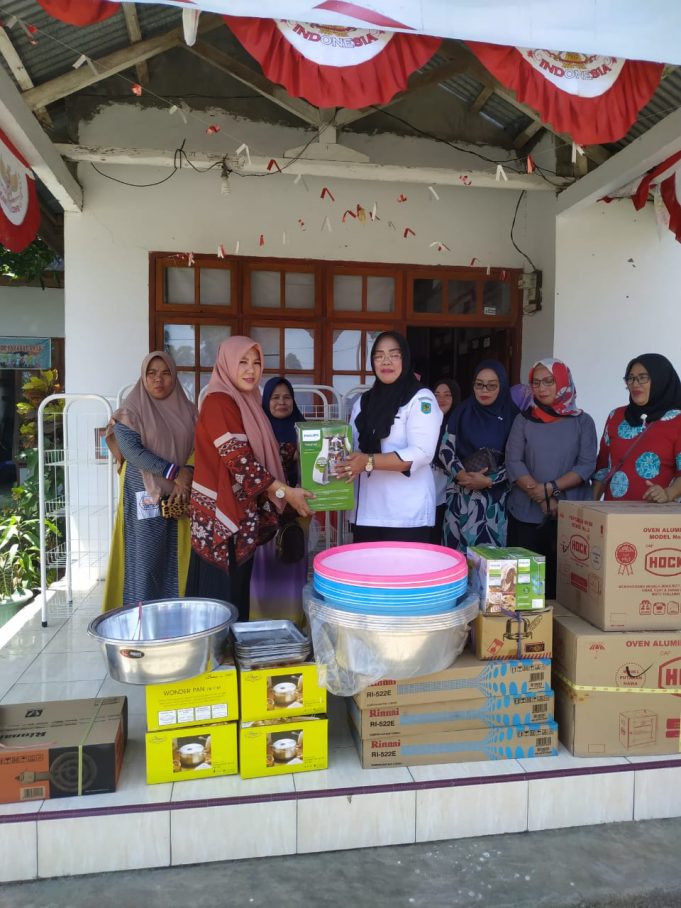 DP3A berikan Bantuan 10 Kelompok Usaha Perempuan