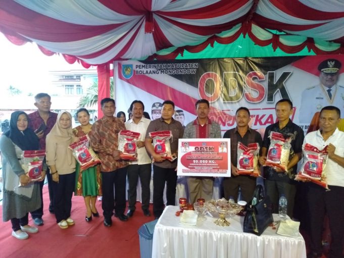 Gubernur Sulut Serahkan Bantuan Cadangan Beras Ke Pemkab Bolmong
