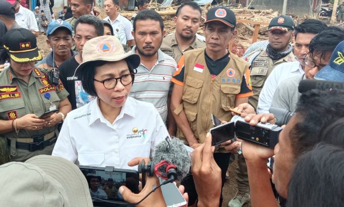 Banjir Bandang Parah, Akses Jalan Nasional Putus, Bupati Kunjungi Warga Terkena Bencana