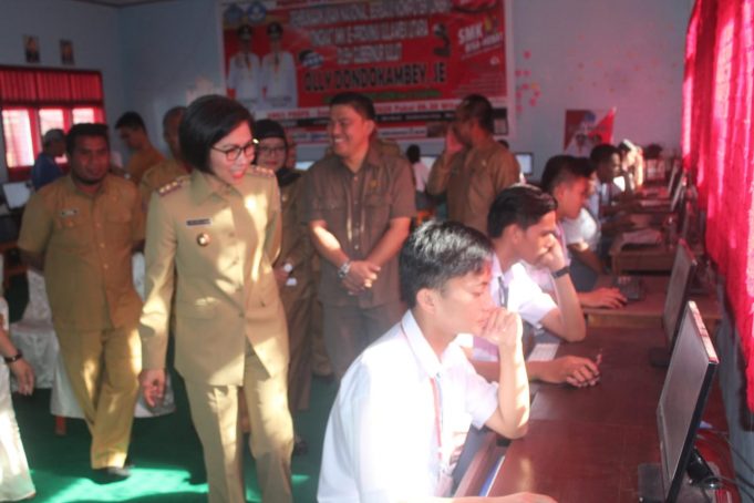 Bupati Buka UNBK Di SMK Poopo