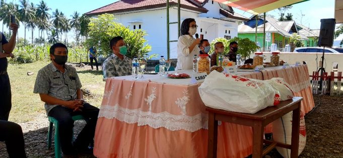 Bupati Salurkan Bantuan Sembako dan Masker Di Poigar, Bolaang dan Bolaang Timur