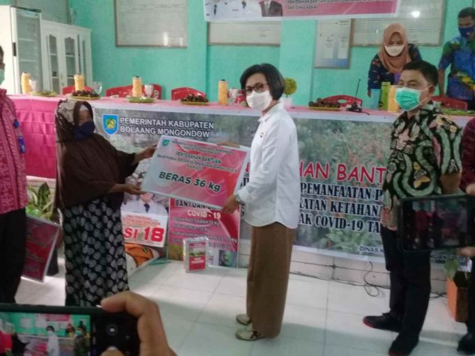 Pemkab Bolmong Salurkan Bantuan Paket Sembako Tahap III