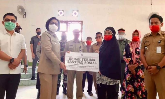Bupati Bolmong Salurkan Bansos Tahap Empat Kepada Masyarakat Passi Barat dan Bolaang