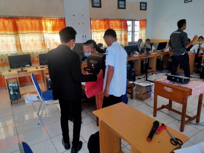 Kominfo Bolmong Beri Materi Pada Prakerin dan PKL SMK Sangtombolang