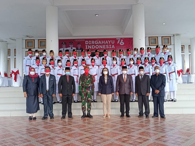 Bupati Kukuhkan Anggota Paskibra dan Duta Pancasila
