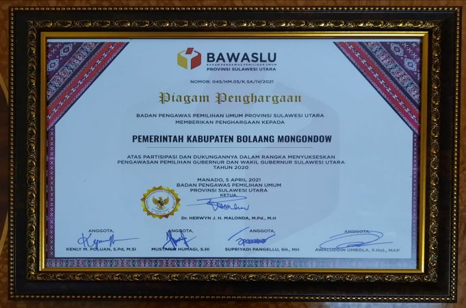 Bupati Terima Penghargaan dari Bawaslu Sulut