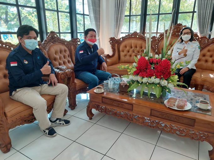 Bupati Dukung Putra Daerah Kerja Di Luar Negeri