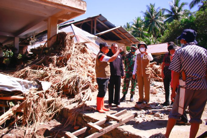 Bupati Bolmong Kunjungi Lokasi Bencana Banjir Bandang