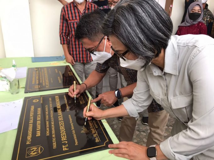 Bupati Resmikan Balai Desa Dan Sekretariat Karang Taruna Desa Bakan Bantuan CSR PT. JRBM